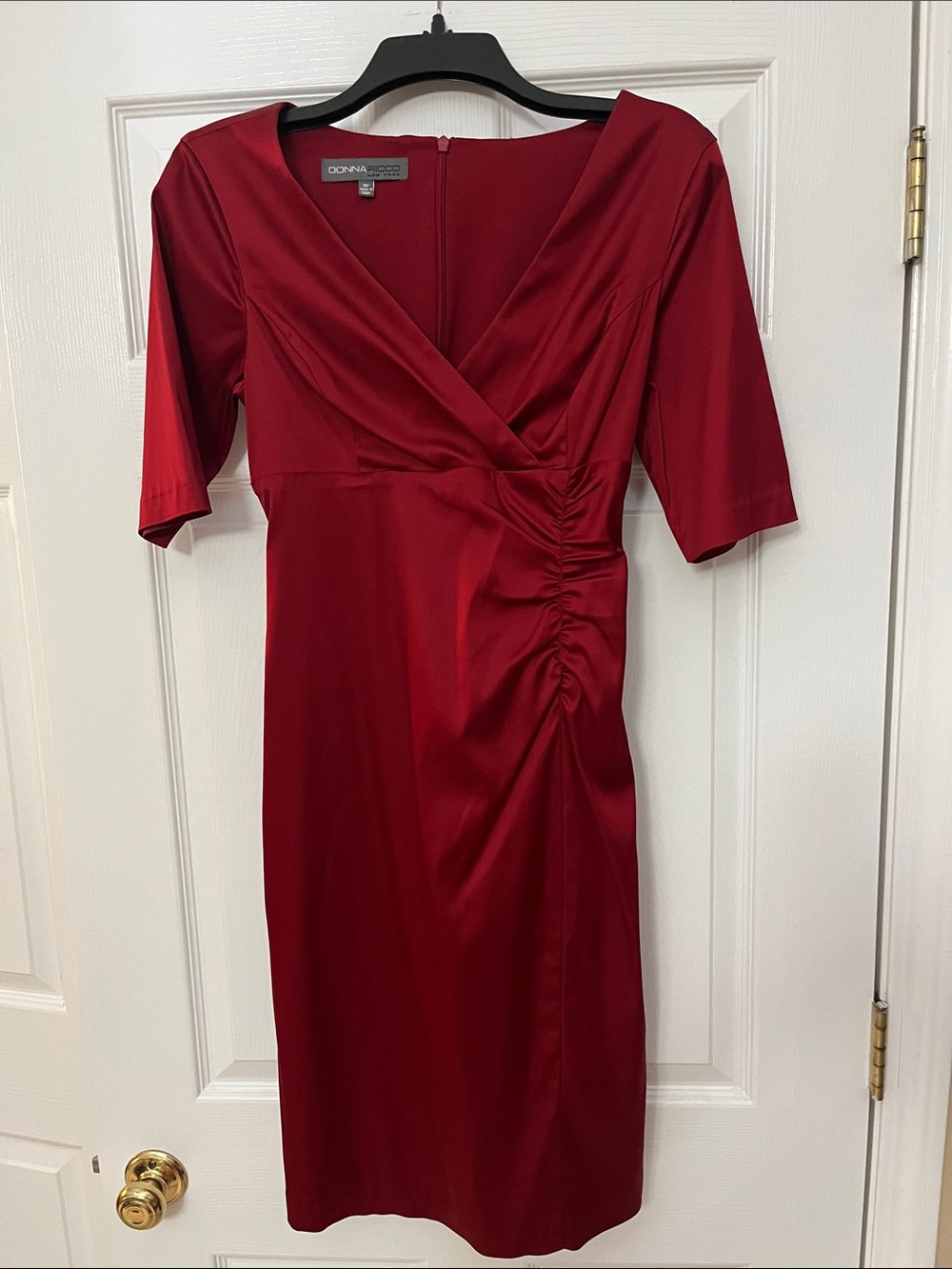 Donna Ricco Deep Red Ruched V-Neck Midi Dress